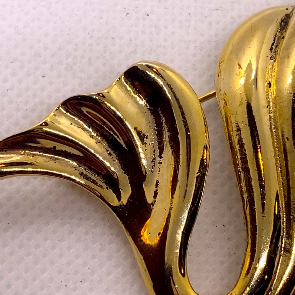 M. Jent Signed Vintage Swirl Brooch Pin Shiny Gold Tone - Picture 7 of 8